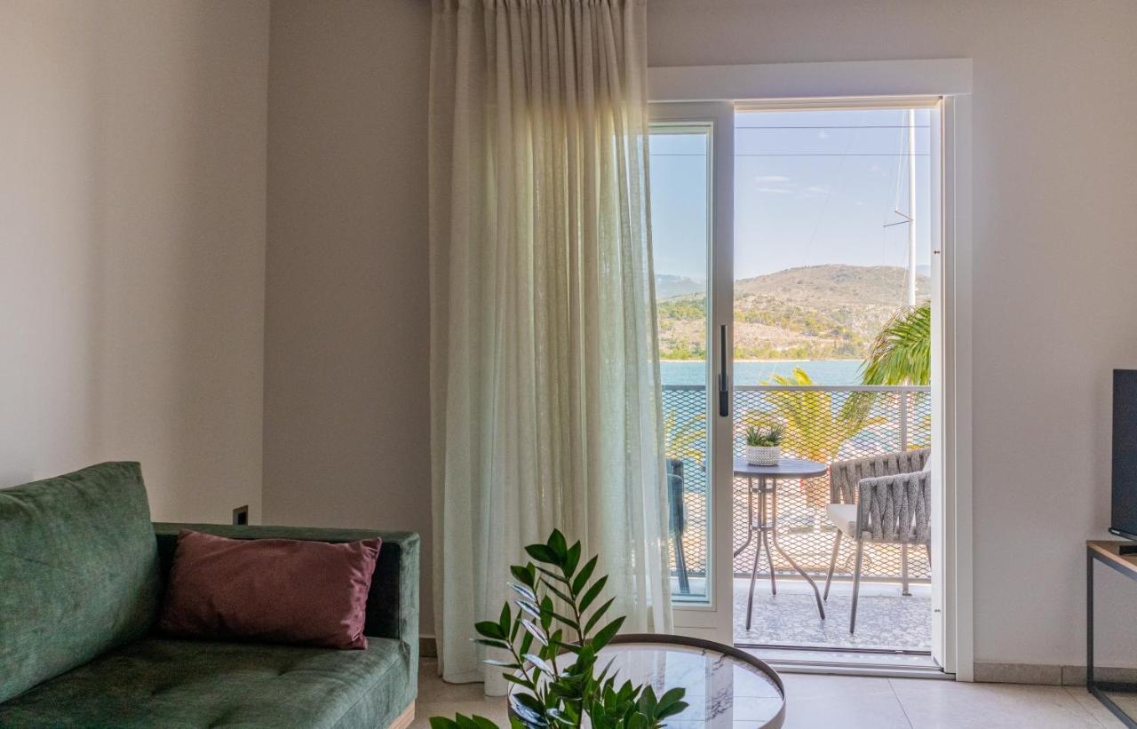 Chelmis Sea Front Apartments - Atlantis 아르고스톨리온 외부 사진